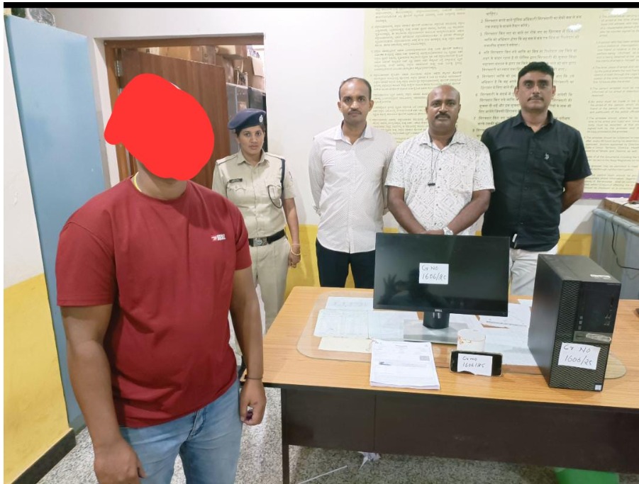 #Upalabdh: RPF/ Yesvantpur apprehended a tout person, seized 06 numbers of live E-Tickets and also seized electronic items total V/Rs.53,971/-. Further, a case has been registered under the Yesvantpur-Post. <a href="/RPF_INDIA/">RPF INDIA</a>