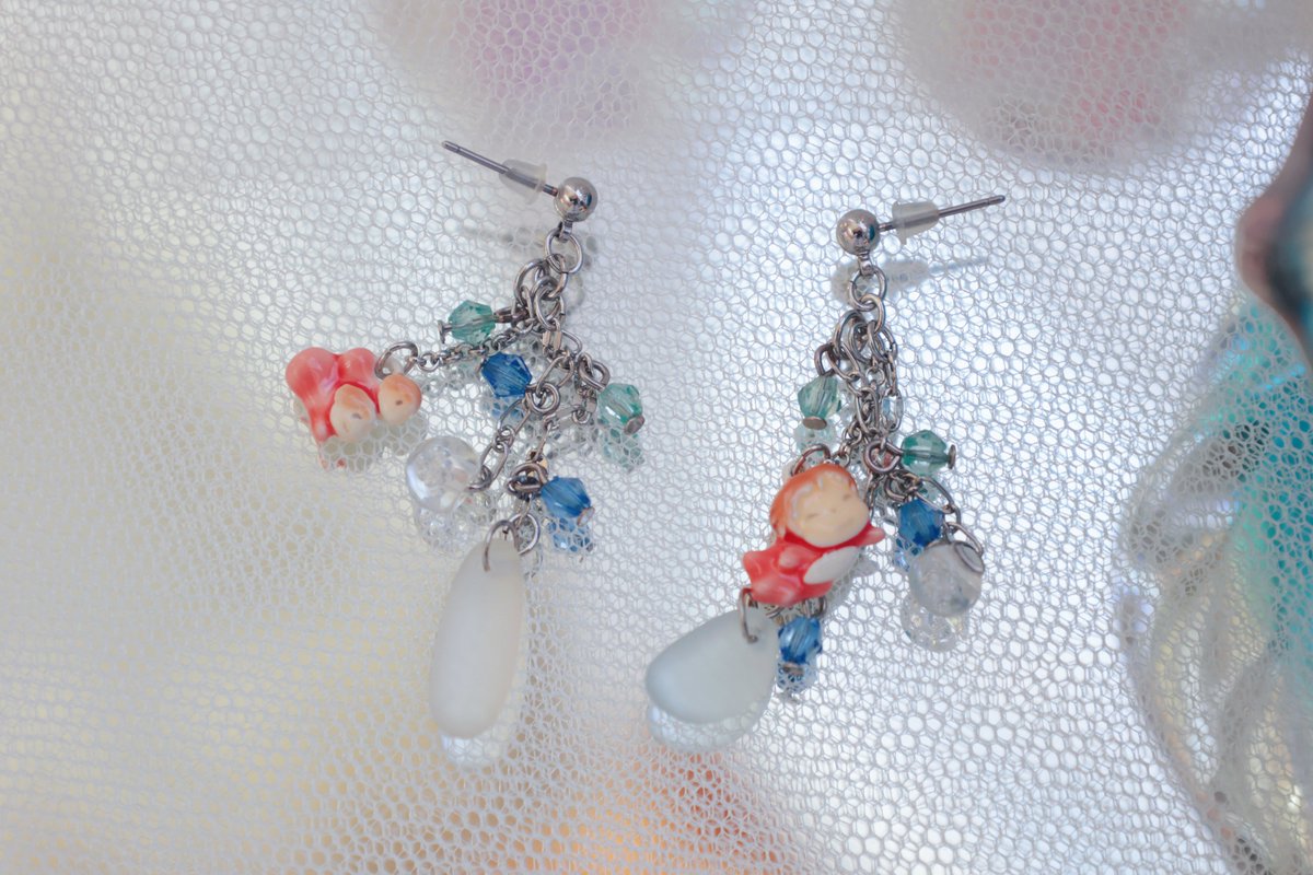 🫧新商品🫧
 
海の波が揺らめくような質感の
ポニョのアクセサリーシリーズが新登場✨
 
ポニョやいもうとたちは、作品のあたたかな雰囲気を感じるような陶器風の色付けをしています🎨 
 
#どんぐり共和国
