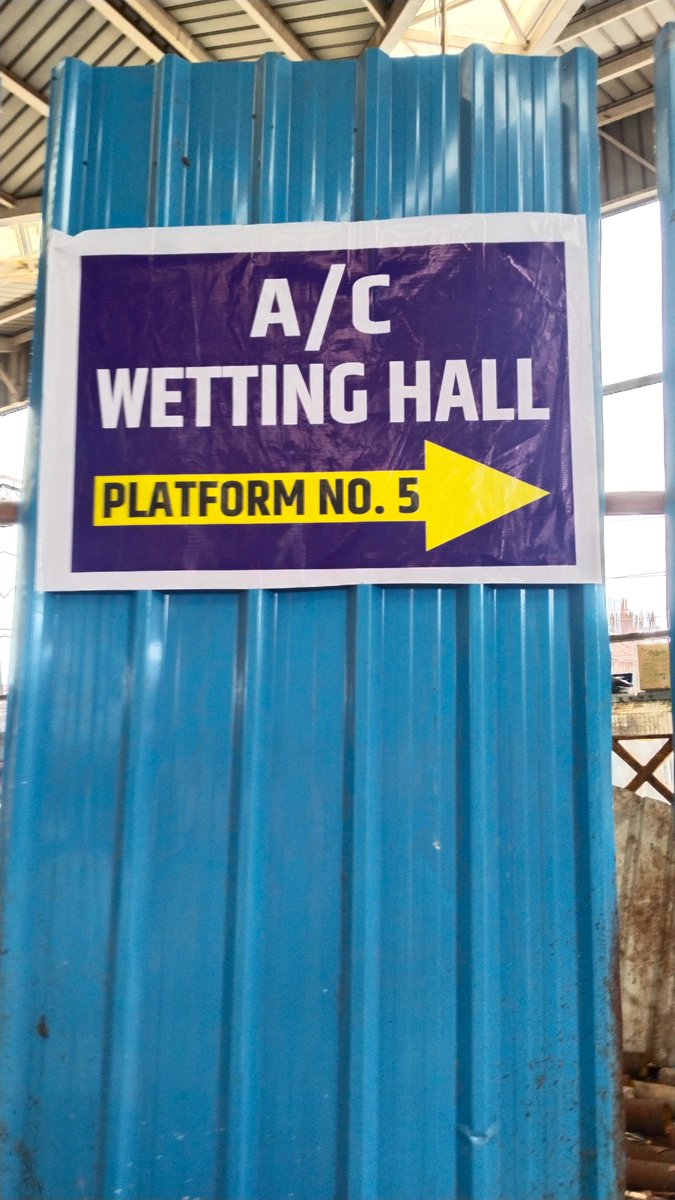 PrafullaShendge's tweet photo. आधीच बाहेर पाऊस कमी आहे की काय , पनवेल स्टेशन वर WETTING  hall ची सोय करावी लागली 😂 
Waiting Hall असत ते 🫣  #panvel @central https://t.co/yjEp1oPxPP