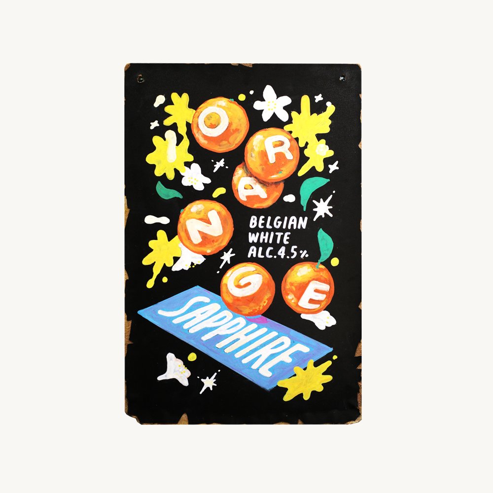 toaworks's tweet image. 【🚩おしごと】
浅草ビール工房 @bk_asakusa の新作ビール「Orange Sapphire(Belgian White)」の看板を描かせていただきました💡
ホップとオレンジピール、コリアンダーシードによる華やかな香りを表現しています🍊🌼
使用画材:#ブラックボードポスカ
#浅草ビール工房看板ペイント