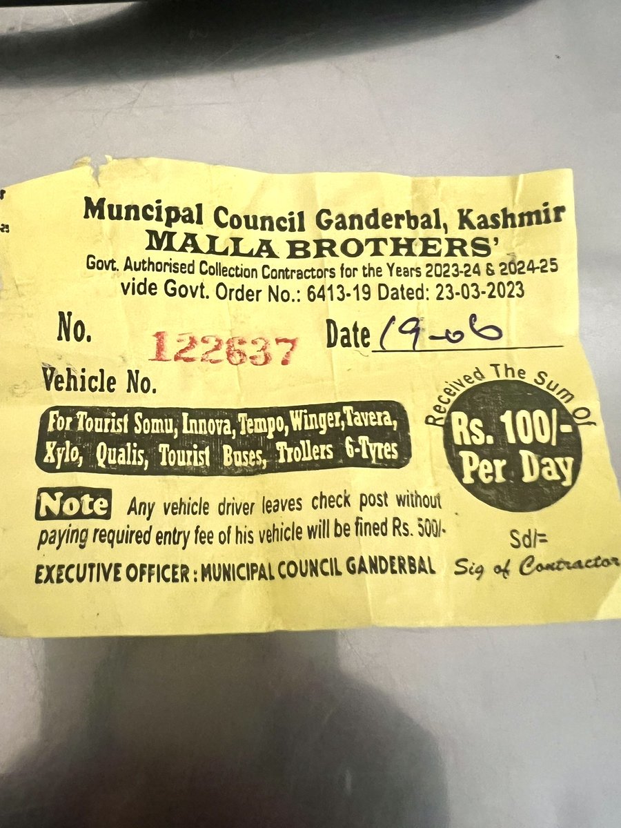 ichiromitra's tweet photo. Mr @OmarAbdullah @CmKashmir @KashmirLife @kashmirtourism 
@RisingKashmir Mr CM can you please explain each time I crossed Ganderbal in my private vehicle , I am forced to pay this municipal tax ….. they stop outside vehicles forcefully https://t.co/ABoBep62bf