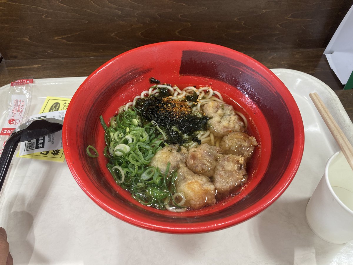 本日のランチは明石の海苔タコ天えきそば🤗
海苔の風味もお出汁とピッタリ✨
シンプルな中にいて、しっかり下味の付いたタコ天がンンンンンンまい‼️😆✨
ご馳走様でしたｺﾞﾁｿ━(人˙꒳˙ )━ｻﾏｯ