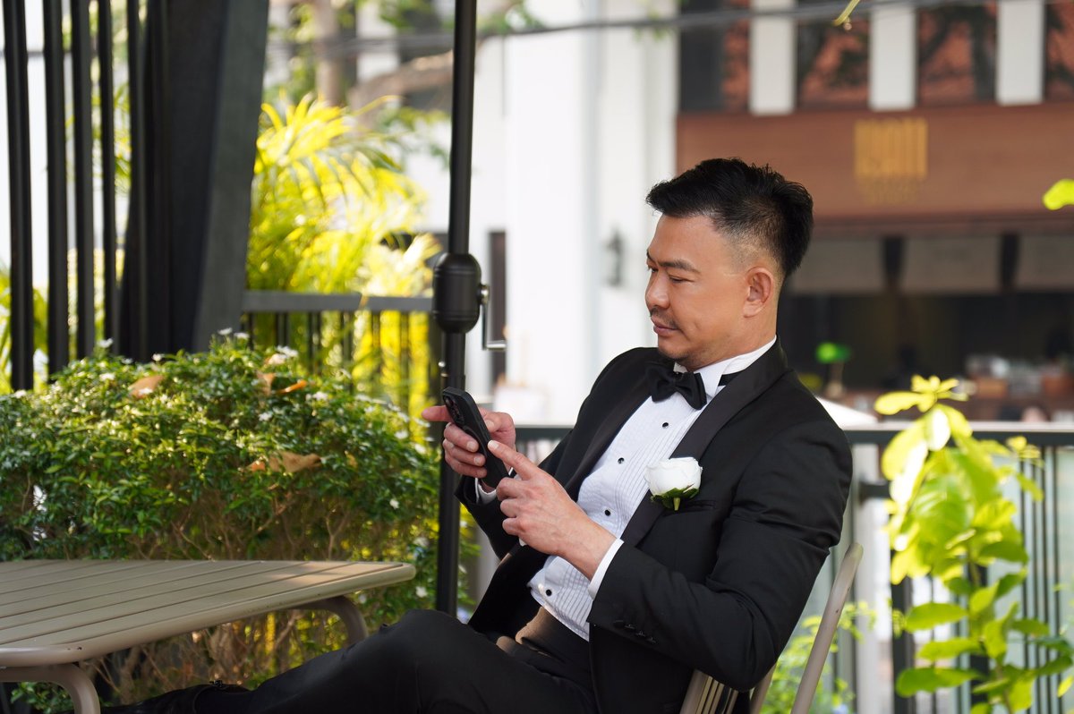 พี่เขาไม่เล่นยา ไม่เที่ยวกลางคืน พี่เขาชอบอยู่ในที่เงียบ ๆ แต่ถ้าใครเข้าใกล้จนได้รับไอร้อน แกจับเย็ดเลย พี่รังสรรค์คือผัวขี้เงี่ยนตัวจริง คิวรู้จักพี่เขาดี