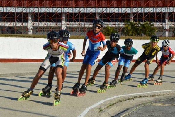Nuestras estrellas juveniles escriben la primera página de sus hazañas. Talento, pasión y futuro se unen en estas justas. ¡Celebramos el presente y sembramos los campeones del mañana! 61 Juegos Escolares Nacionales