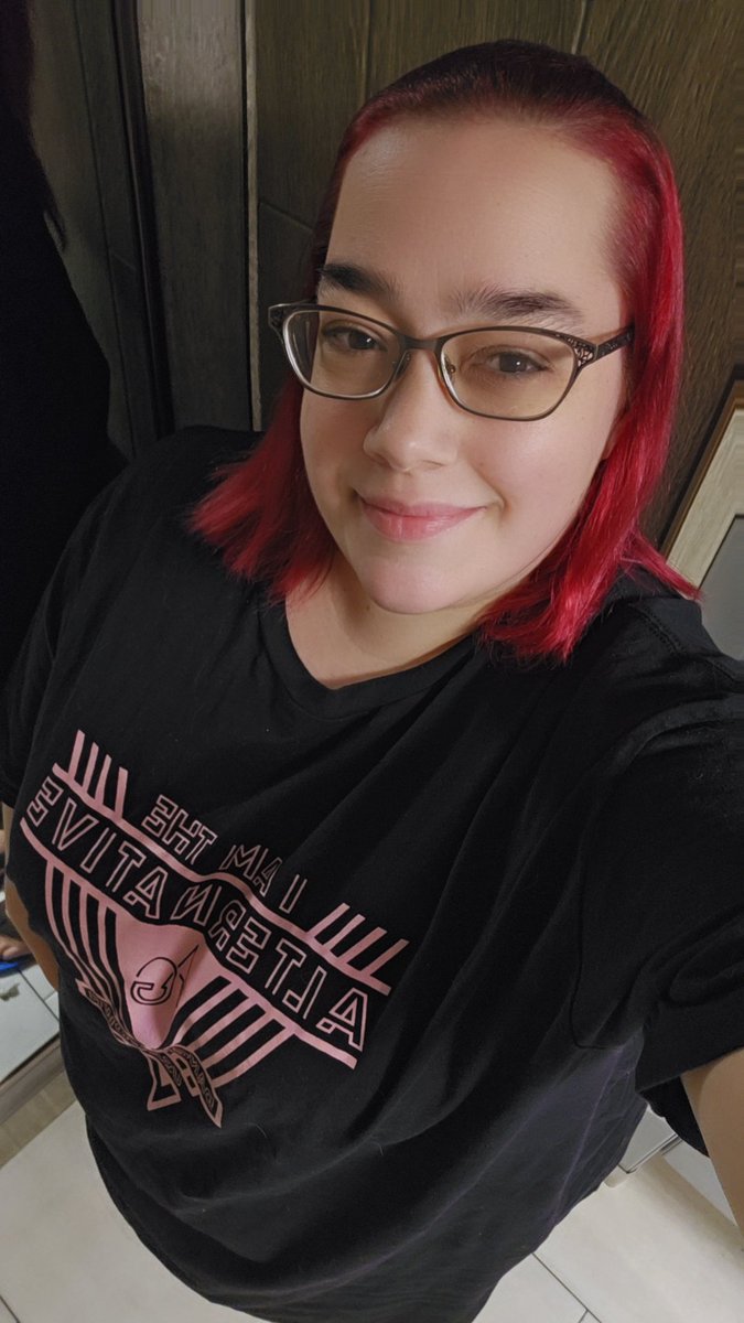 HisQueen_81's tweet image. Rocking @alternative_ag shirt its way to big now after losing 25lbs, but i feel amazing and looking amazing too. Thanks @alternative_ag @bearbronsonBC @the_gnomie @PerfectAaron1 @ThaReal_DC and @ChanThomasPro for encouraging me and supporting me, Love you all💙