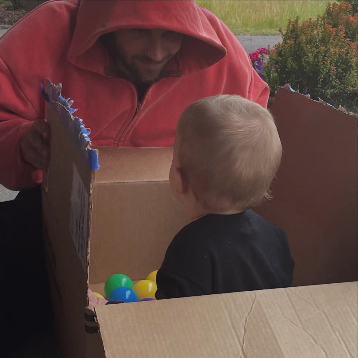 biebernovidade's tweet photo. 🚨QUE AMOR! Justin Bieber postou brincando com seu filho Jack Blues Bieber. https://t.co/2pLCbf2ziw