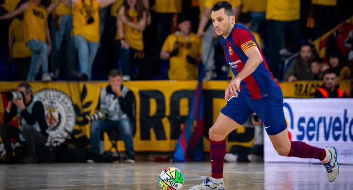 A (@mrriskplot) on Twitter photo Gracias por todo lo que habéis logrado y dado al Barça, es muy doloroso no ganar la liga hoy, pero eso no quita el mérito que tenéis en este club, de nuevo gracias por todo, sois muy grandes, gracias eternas <a href="/sergiolozano09/">sergio lozano</a> y <a href="/dyegozfutsal/">Dyego Zuffo</a> <a href="/FCBfutbolsala/">Barça Futbol Sala</a>
Visca el Barça ❤️💙 Gracias por todo lo que habéis logrado y dado al Barça, es muy doloroso no ganar la liga hoy, pero eso no quita el mérito que tenéis en este club, de nuevo gracias por todo, sois muy grandes, gracias eternas <a href="/sergiolozano09/">sergio lozano</a> y <a href="/dyegozfutsal/">Dyego Zuffo</a> <a href="/FCBfutbolsala/">Barça Futbol Sala</a>
Visca el Barça ❤️💙