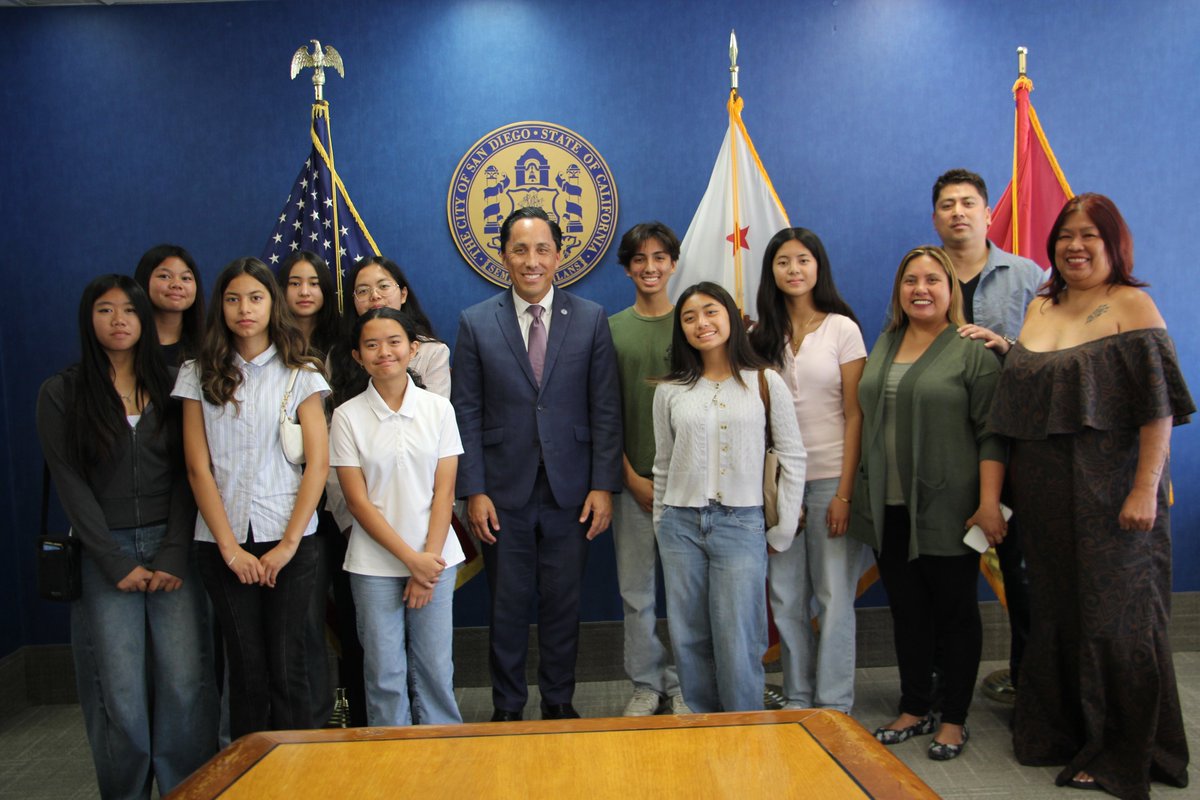 MayorToddGloria's tweet photo. Grateful to meet the traveling βRoad Scholarsβ from the Asian Pacific Islander Initiativeβhigh school students from #MiraMesa exploring AAPI history and civic leadership. We talked about public service, representation, and the power of showing up for your community. #ForAllofUs https://t.co/Uu2hM1a5sh