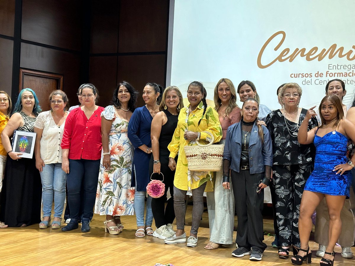 320 mujeres decididas y fuertes de Bucaramanga se certificaron en los diferentes cursos ocupacionales del Centro Integral de la Mujer. 🚺💪🏻

Desde este 1 de julio la <a href="/AlcaldiaBGA/">Alcaldía de Bucaramanga</a> iniciará las inscripciones para el segundo semestre 💜 👏🏻

#BGAEsMujer