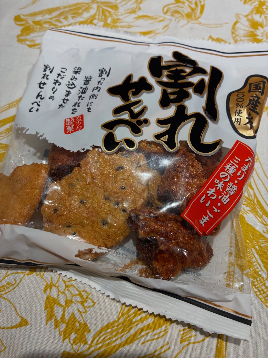 6月の1枚♪

#おはようございます #こだわりの #割れせんべい #小さい頃から #大好き #お煎餅 #主食でもいい #ほぼ毎日たべてる