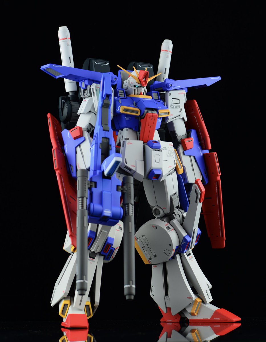 PLASTICBOMB7's tweet image. MG ZZ ガンダムver.Ka 完成です。先の静岡ホビーショーにて展示した作品となります。PLASTIC BOMBメンバーで各部位を分担して製作、各自完成後に合体!しました。
#PLASTICBOMB7
