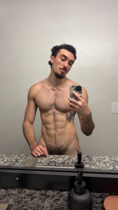 Watch Gino Zanetti's leaked NSFW photo on TwXstars