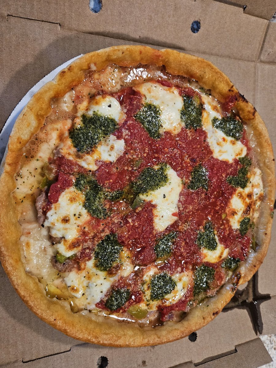 NW_Indiana_Eats's tweet image. Tried the new Margherita Pesto pizza from @LouMalnatis 馃敟馃敟馃敟
We added sausage and green pepper. 馃憤
Fantastic! Keep it on the menu, @LouMalnatis !!
#pizza #loumalnatis