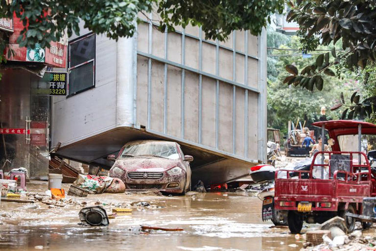 WallStreetMav's tweet photo. BREAKING: 🇨🇳CHINA HIT BY THE WORST FLOOD IN RECORDED HISTORY 

Six dead from floods in China's south: state media https://t.co/JsWwP30bFN