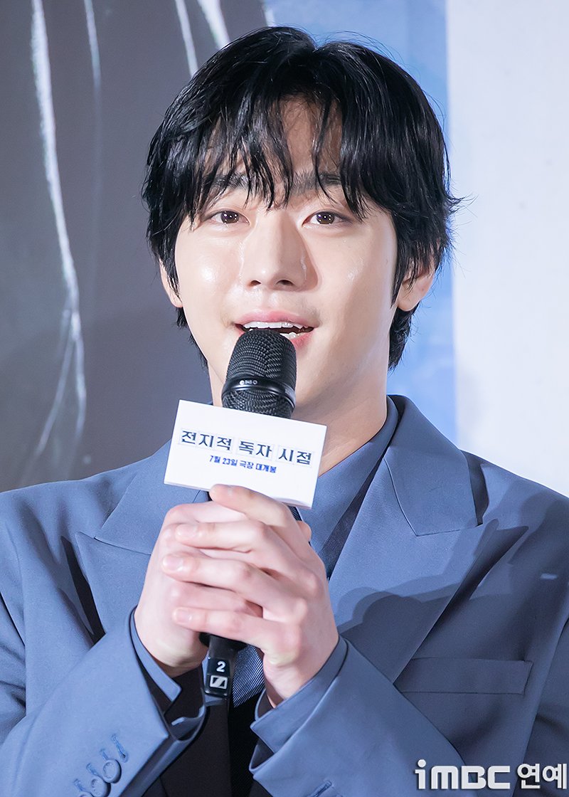 '케이팝 데몬 헌터스'로 대박난 안효섭 "화상으로 녹음, 편지 한통으로 캐스팅" [영화人] 
#안효섭 #AhnHyoSeop #케이팝데몬헌터스 #KPopDemonHunters 
#화상녹음 #편지 #사자보이즈 #영어 #넷플릭스 #Netflix #iMBC연예 

소속사 더프레젠트컴퍼니는 작품의 흥행과 관련해 “K-POP은 이제 단순한 음악