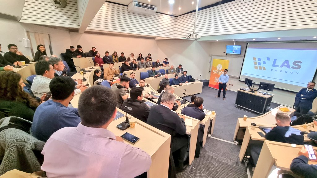 acesol's tweet image. 🙌 Con una gran convocatoria, llevamos a cabo nuestra Asamblea Ordinaria semestral del año en ACESOL.
👏Agradecemos especialmente a todos nuestros socios(as) que participaron en este importante encuentro gremial de la industria solar.
#Acesoles #SolarEnergy #ChilePaísSolar
