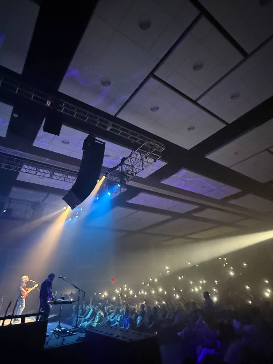 Big thanks to everyone who came out in Vernon, NY and Lawrenceburg, IN to help us celebrate 50 years — what a ride it has been so far and we’re only halfway through the year! See you tonight in Arlington, TX! 💥🎸
#HappyAnniversaryTour #LittleRiverBand #OnTour