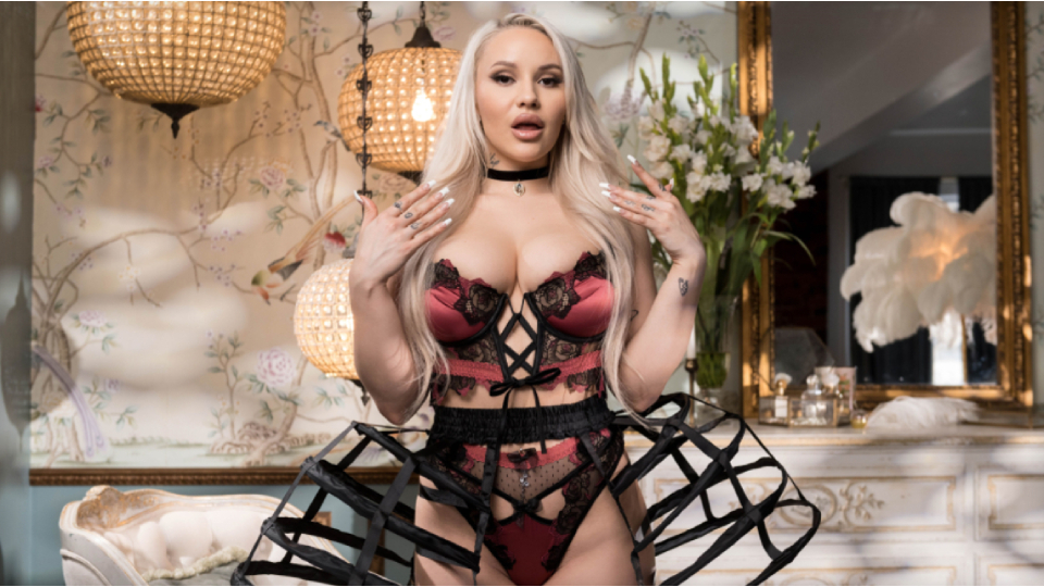 Performer Kylie Page Passes Away at 28 xbiz.com/news/290494/pe…