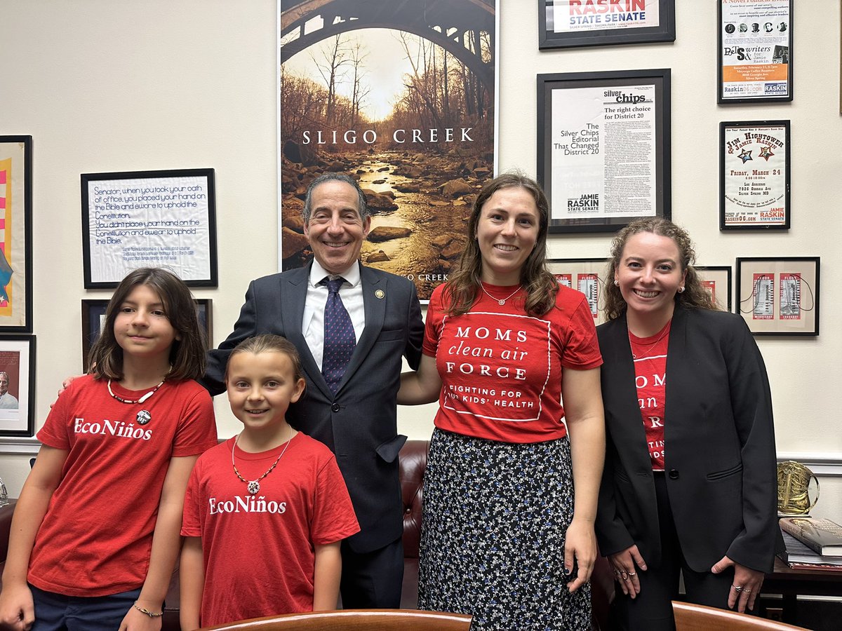 CleanAirMoms_DC's tweet image. What a lovely surprise to run into climate champ @RepRaskin himself on our way to his office! Today, we were visiting Congressional offices to remind them that their constituents want clean air & a healthy future and they must fight hard to protect us during #Reconciliation🚨