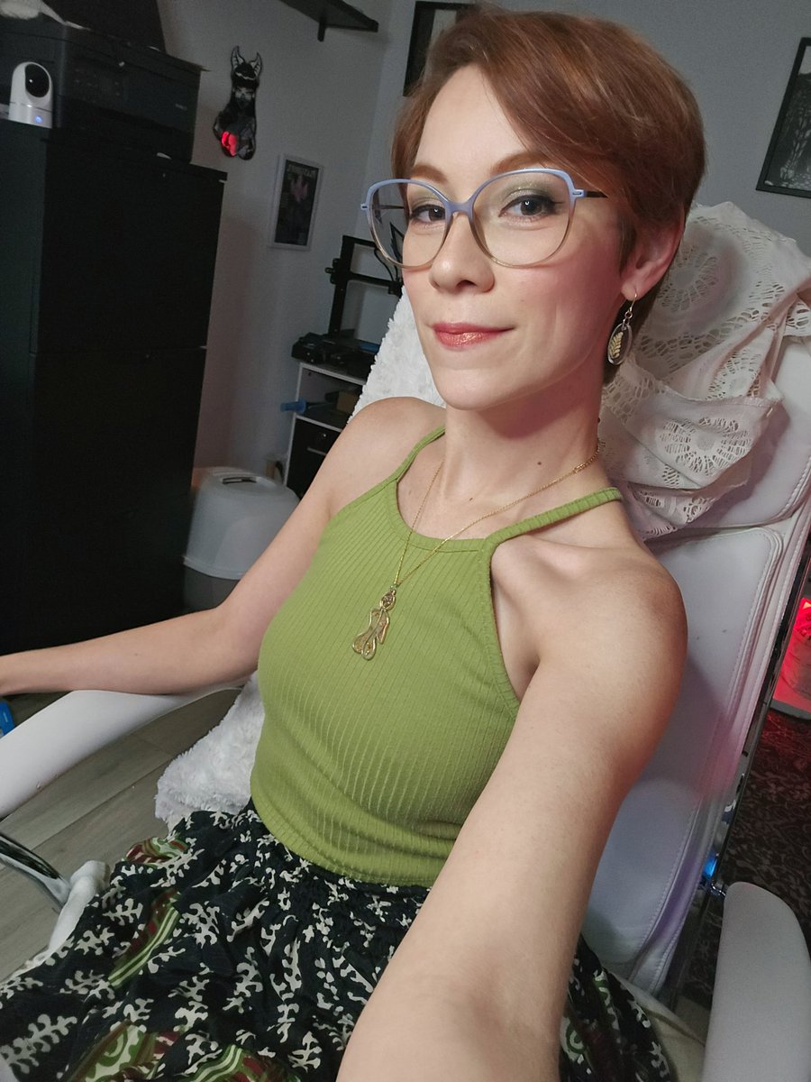 Hey, I am streaming again! Come join me! 😘
Twitch.tv/kaylynnsyrins