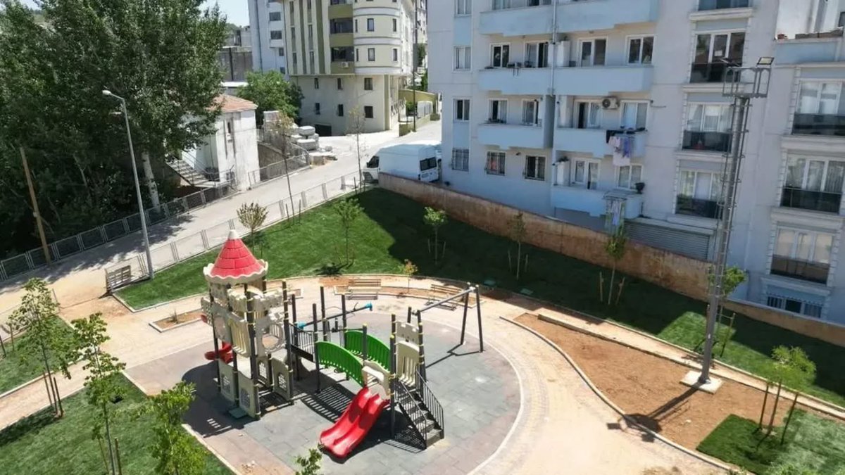 Merhum Gazeteci Refik Sıla Güvenç kardeşimizin adını Köşklü Çeşme Mahallemizde yapımı bitm aşamasında olan konsept parkda yaşatacak olan Gebze Belediyemizi bu anlamlı icraatından dolayı tebrik ediyorum. 

Bu vesileyle Refik Sıla Güvenç kardeşimizi de rahmetle anıyorum.