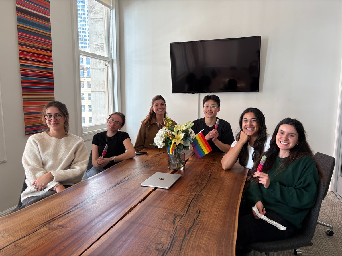 TheHatchAgency's tweet image. Hatchlings celebrated Pride 🌈 with each other in the SF office with some sweet treats 🍭