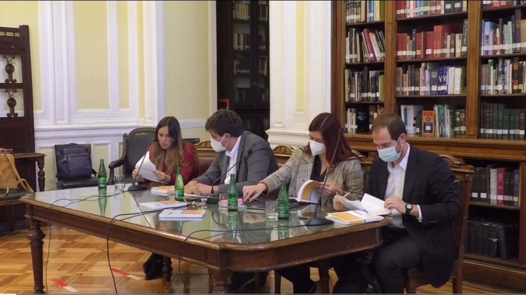 La mentira tiene patitas cortas y guatita grande. 
AQUÍ: Diego Schalper presentando su libro sobre Derechos Sociales con presentaciones de Cata Pérez y Nico Grau. Me invitó a mi y luego me desinvitó porque le dije que el libro era una basura.