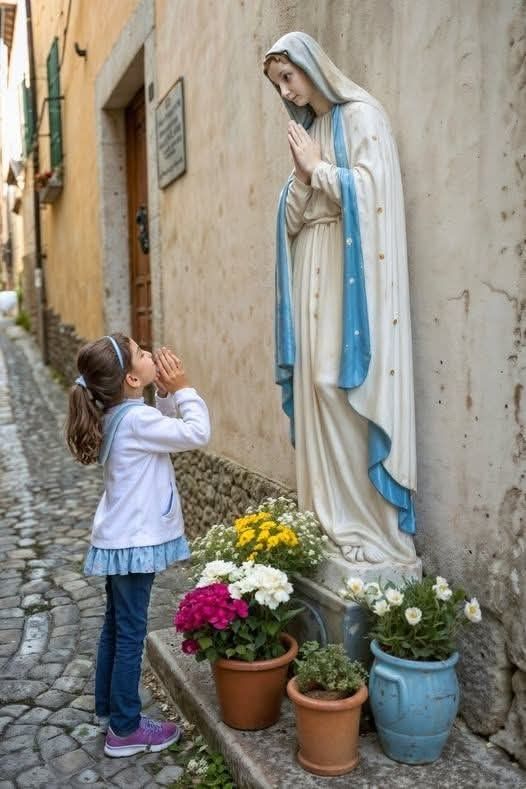 MARÍA, la Mujer por excelencia y modelo de toda mujer.

El antídoto al feminismo es la devoción a la Madre de Dios. Enséñales a tus hijas a amar y honrar a María, Virgen digna de veneración y Madre admirable.