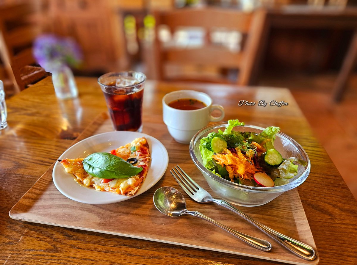 Chiffon_cake556's tweet image. おはようございます☀️☁️

・ﾀﾞﾝｽﾊﾟｰﾃｨｰｱｼﾞｻｲ𓂃𓈒𓏸𓐍
　細弁の八重が特徴で、装飾花の
　存在感が大きく｢半手毬咲き」
　と言われます
・ﾎﾝｱｼﾞｻｲ𓂃🍃
　丸いﾎﾞｰﾙ状の花を咲かせます
・cafe 𓂃ﾋﾟｻﾞ🍕   ﾐﾈｽﾄﾛｰﾈ   🥗☕️

素敵な週末になりますように👒
