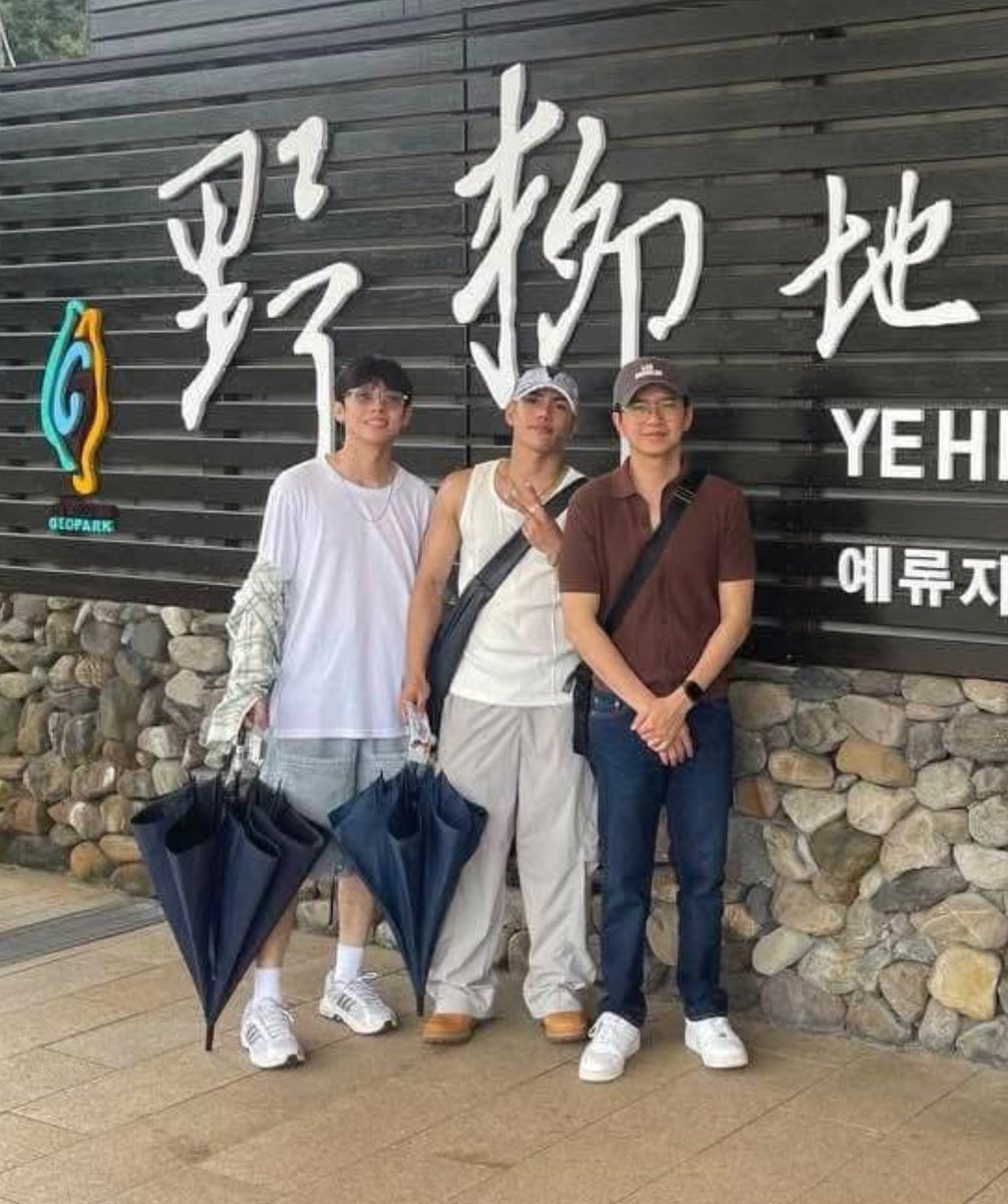 Cutie panganay, middle child at bunso ng De Dios fam 🤏

<a href="/SB19Official/">SB19 Official</a> #SB19