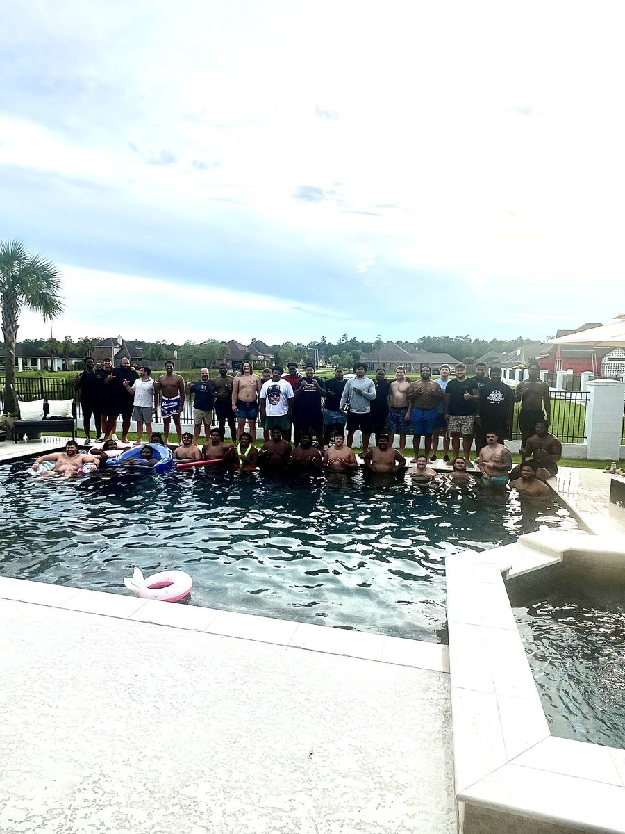 Big Man BBQ Bash 🍗
Great time with the Lamar University OL &amp; DL at Head Coach Rossomando’s house! Food and fun with the trench warriors 🏈🔥
#Brotherhood #TrenchMob #LUTakeover #BBQvibes #BoomtownBully #BoomTown