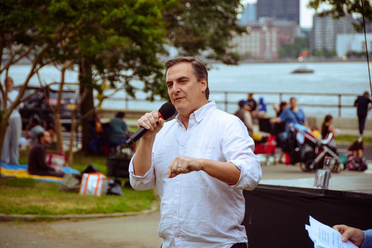 SenGianaris's tweet image. Happy Independence Day Astoria! Thanks as always to @Central_Astoria for putting on a great fireworks celebration in Astoria Park