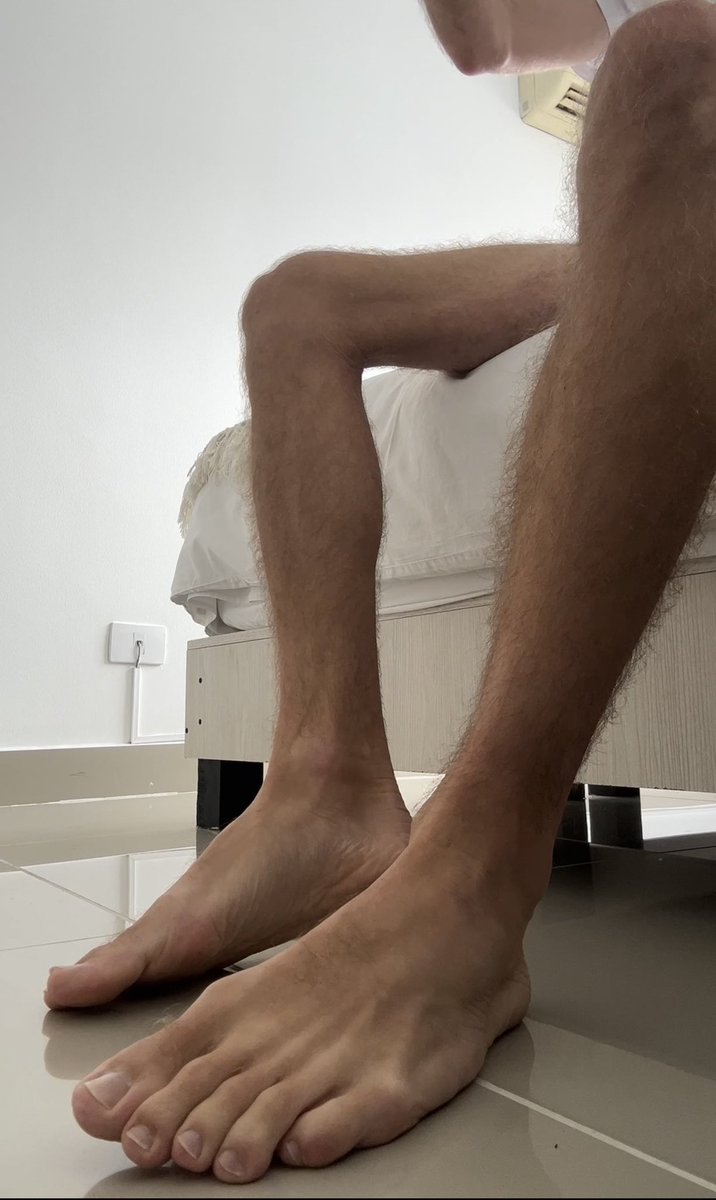 WorldWhiteSocks's tweet photo. With or without socks? https://t.co/nm65dqtKQM