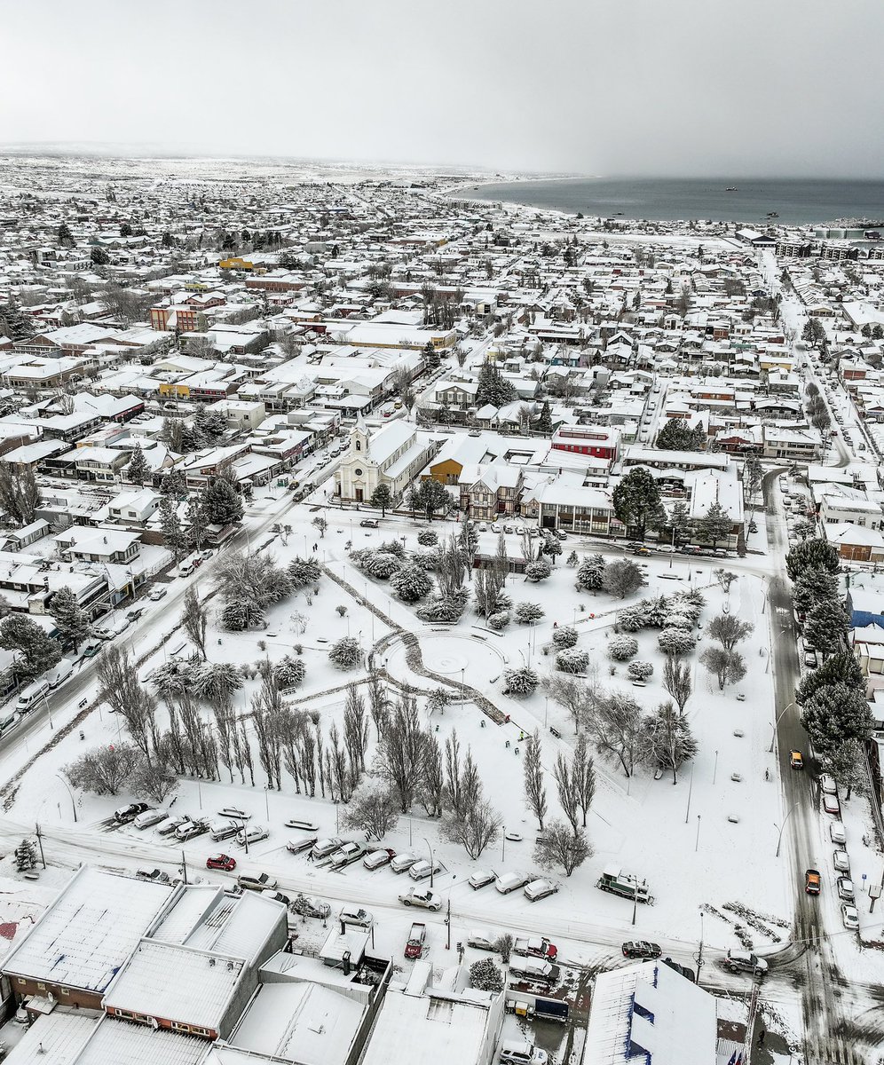 Así quedó Puerto Natales después del nevazón de ayer en la región de Magallanes (Chile). Qué tal? 😍