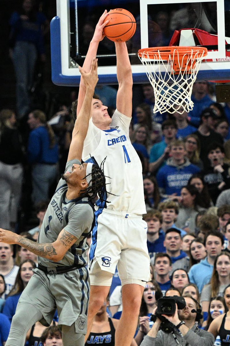 BigEastBarroom's tweet image. With the 34th pick in the NBA draft, the Charlotte Hornets select Ryan Kalkbrenner!
The 4x Big East Defensive Player of the Year leaves school as a Creighton legend and looks to solidify the paint for the Hornets!
Good luck Ryan!