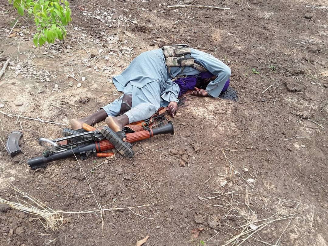 aboubacarybarma's tweet photo. #Niger #Insécurité
Le lundi 23 juillet dernier, des individus armés présumés membres de l'#EIGS ont tenté un #assaut contre l'escadron de la #gendarmerie de #Sambera, dans la région de #Dosso (Zone de Défense 7, opération #Damissa), tuant 2 gendarmes et blessant 2 autres. https://t.co/v3xo1eFm3l