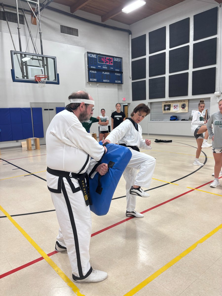 gbphoenixwbb's tweet image. Huge thank you to Penny Duggan for teaching our team valuable self-defense skills and techniques. A fun and empowering experience for our players! 💪

#RiseWithUs
