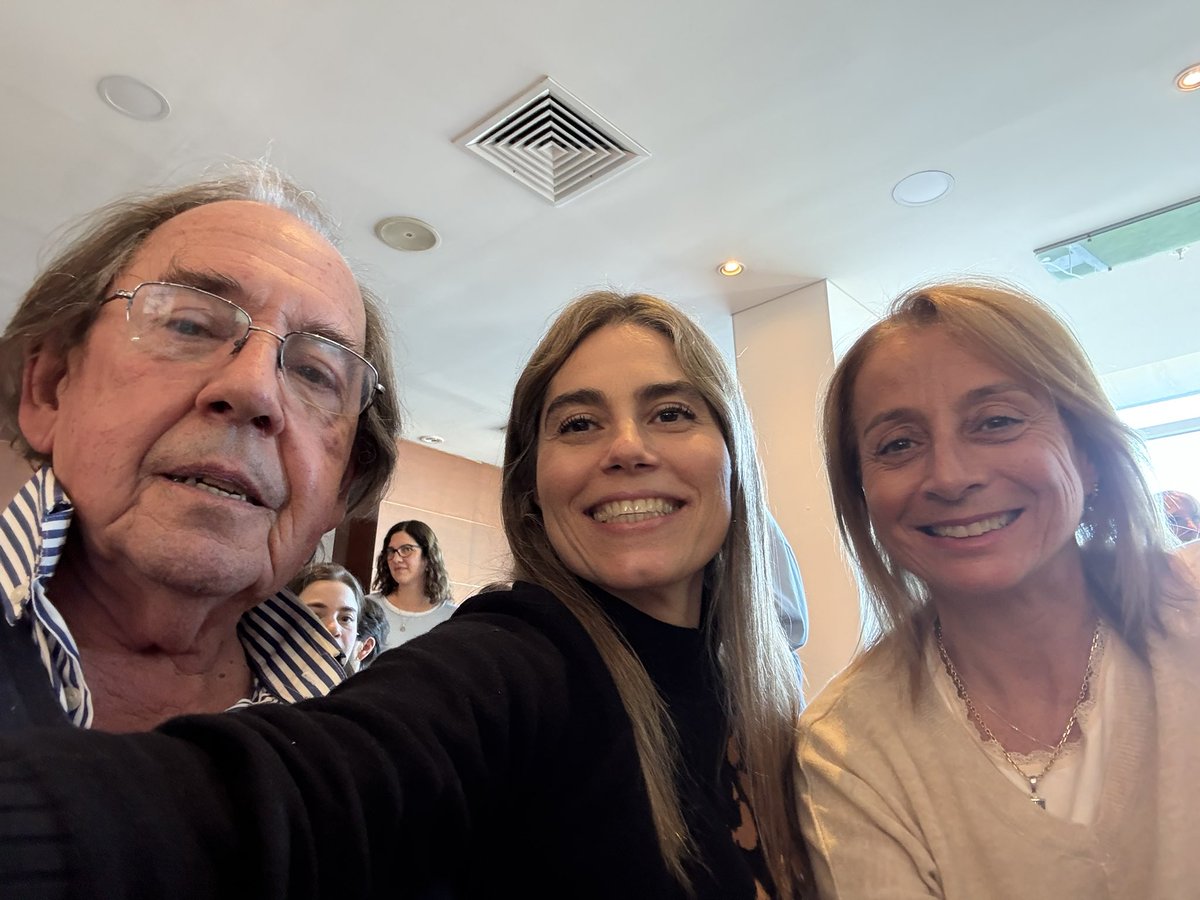 Feliz Día del Médico Internista! Orgullosa de ser internista: mirar al paciente como un todo, pensar cada detalle y acompañar con ciencia y humanidad. La especialidad de la integración. Compartir con colegas este día es un placer! #miorgullo <a href="/internistasuy/">SMIU | Internistas</a>