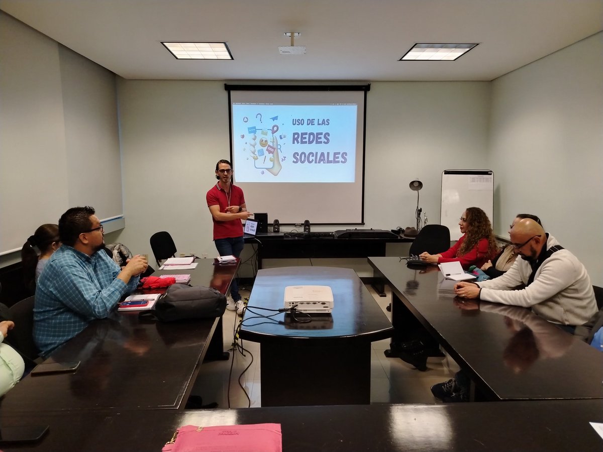copsapem's tweet photo. En el Colegio de Profesionales en Salud Pública de Michoacán apostamos por la capacitación y actualización de todos los miembros colegiados, por lo que el día de hoy llevamos a cabo el taller Uso de la Redes Sociales y su Aplicación en Salud Pública.
#SaludPública #COPSAPEM https://t.co/iufwOovVDP