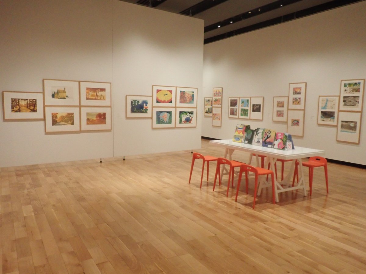 「2025イタリア・ボローニャ国際絵本原画展」は、本日6月27日より始まりました！今年は、日本の6名を含む29の国と地域の77名（76組）が入選しました。世界中から集まった、多彩な表現やテーマ、技法からなるイラストレーションをぜひご覧ください。8月11日（月・祝）までの開催です！