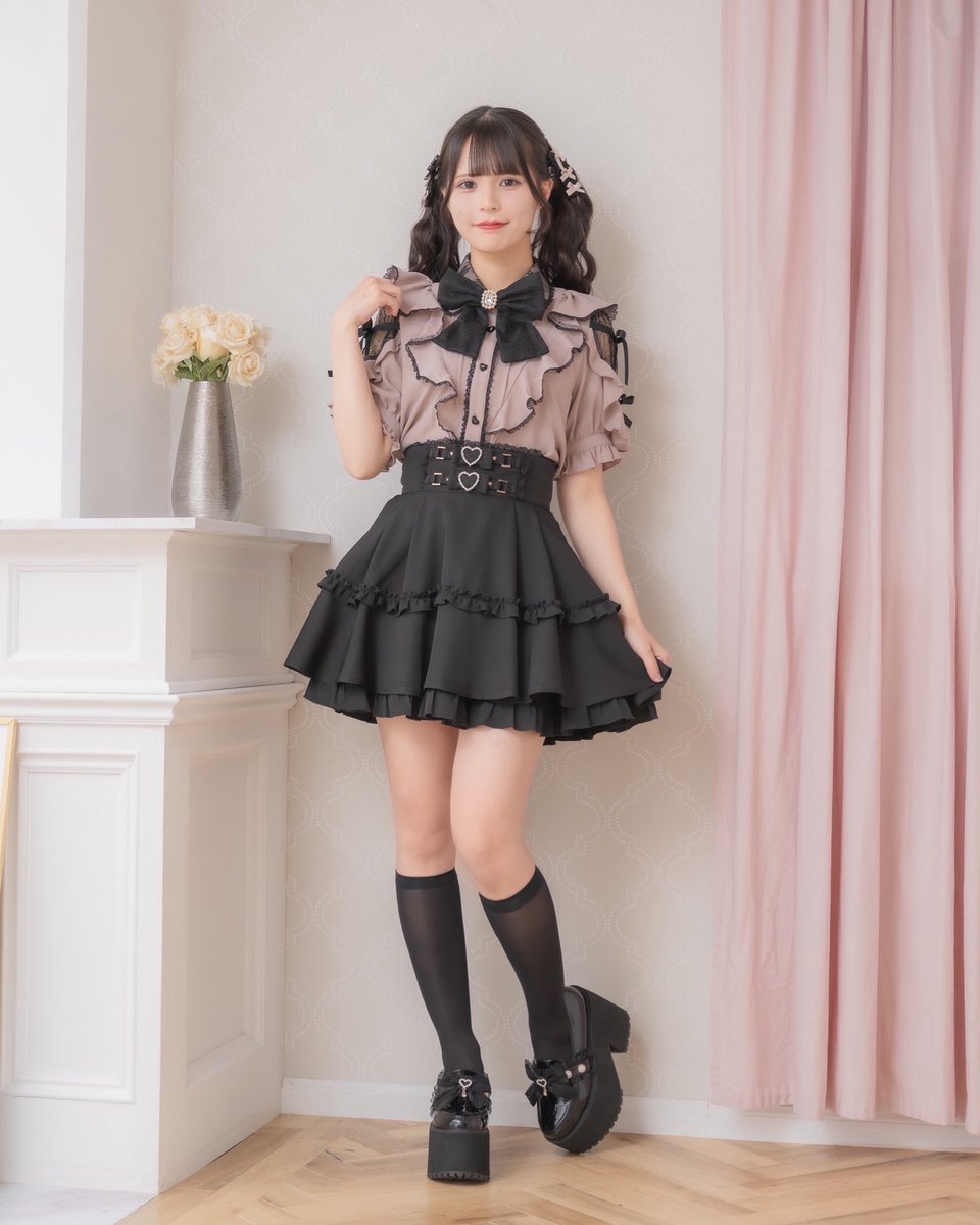 ロラライハリス♡薔薇型押し本革♡ブルーWレースデニム♡刺繍のポシェット♡ ロラライハリス - バッグ・財布・小物の人気通販 | minne 国内