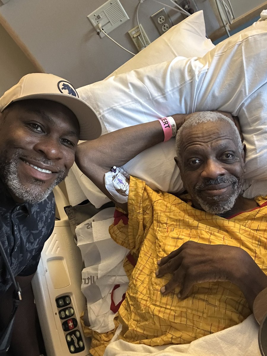 RogerPowellJr's tweet image. This guy right here helped so many people! Me most of all. Put the ball in my hands and the life I live would not be possible without him. Love you dad! Thanks for all you have done for me and many others! Joliet Strong!!!💪🏾💪🏾💪🏾