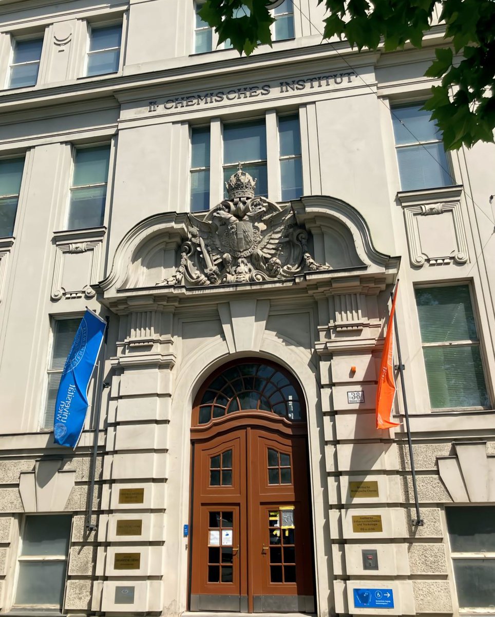 BioChromato's tweet image. Europe遠征、Vienna大学化学科とその他の学科です！
もはやお城。