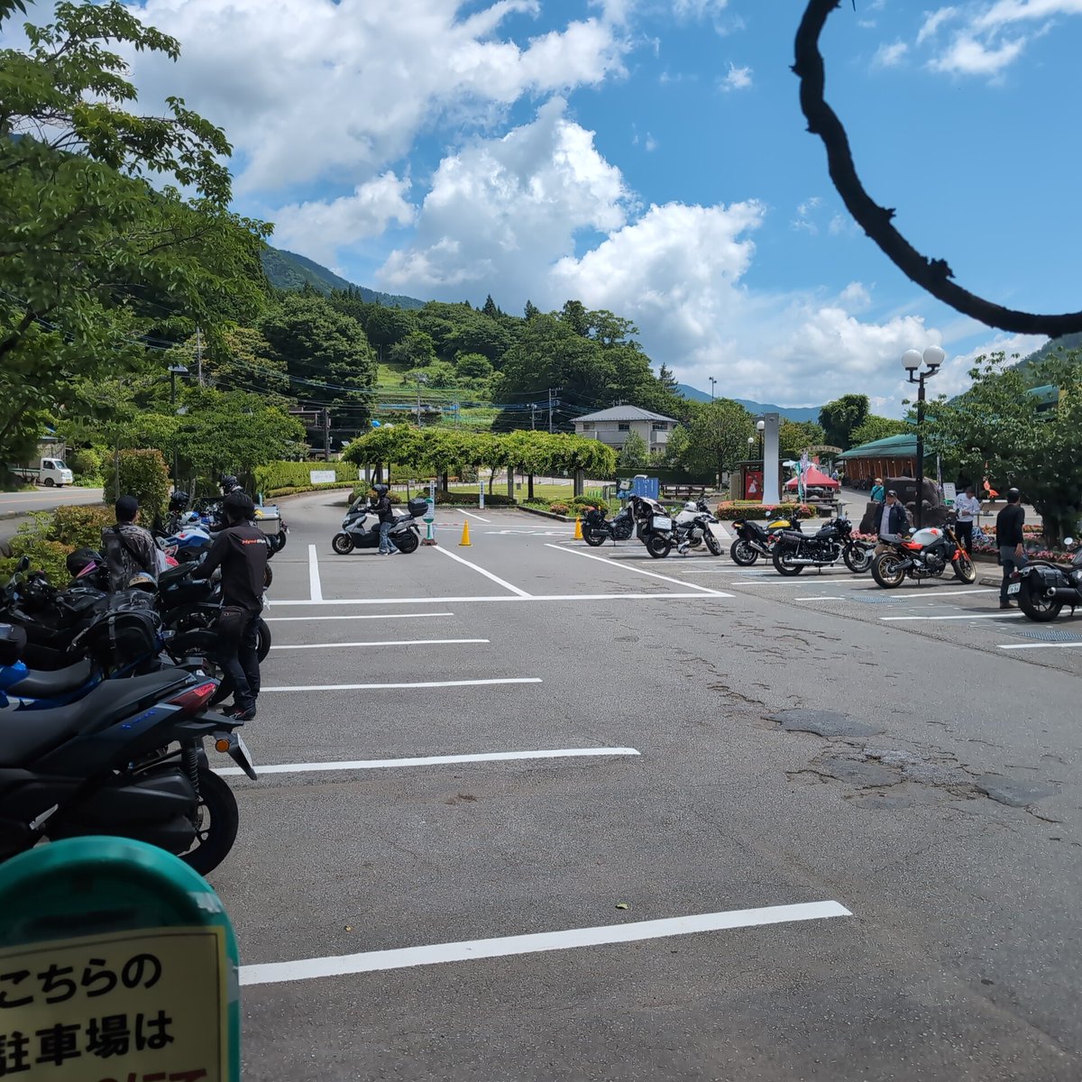 tks_ymmt's tweet photo. 道の駅どうし。金曜日だから？まーまー人いる。手前にLAWSON出来ててビックリ。 https://t.co/v37qOWEiBO