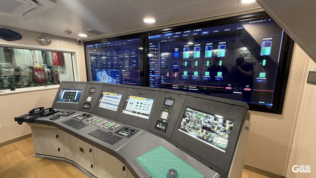 China's first hydrogen-powered tugboat began operations at Qingdao Port in east China's Shandong Province on Thursday. Powered by a hydrogen fuel cell and a liquid-cooled lithium battery, the vessel is the most powerful harbor tug in the country and is expected to reduce carbon