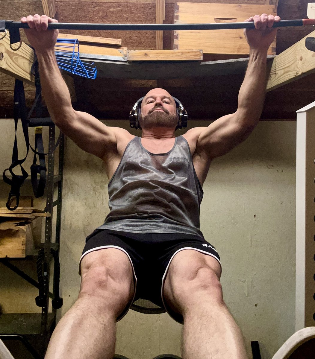 PastorPaulB1's tweet photo. Back session yesterday, midweek legs today, and always some core strength work. #doworkson #thisis66 https://t.co/Cy1TtZCGmg