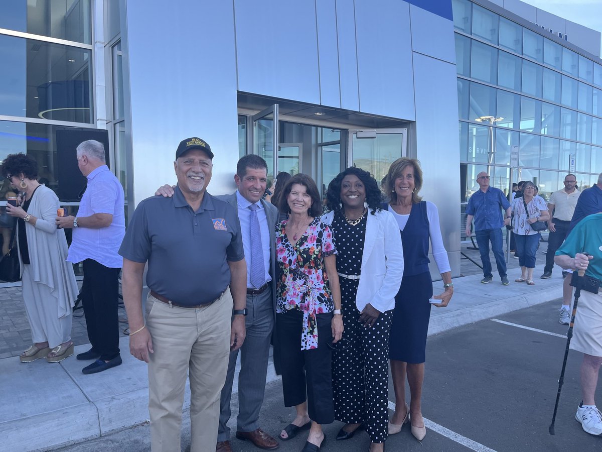 drrobintitus's tweet image. Excited to welcome Corwin Ford to Northern Nevada. Tremendous turnout for the official ribbon cutting ceremony.
Thank you LG Anthony, Andy McKay, Senator Taylor and Chamber CEO Ann Silver for joining in the festivities.