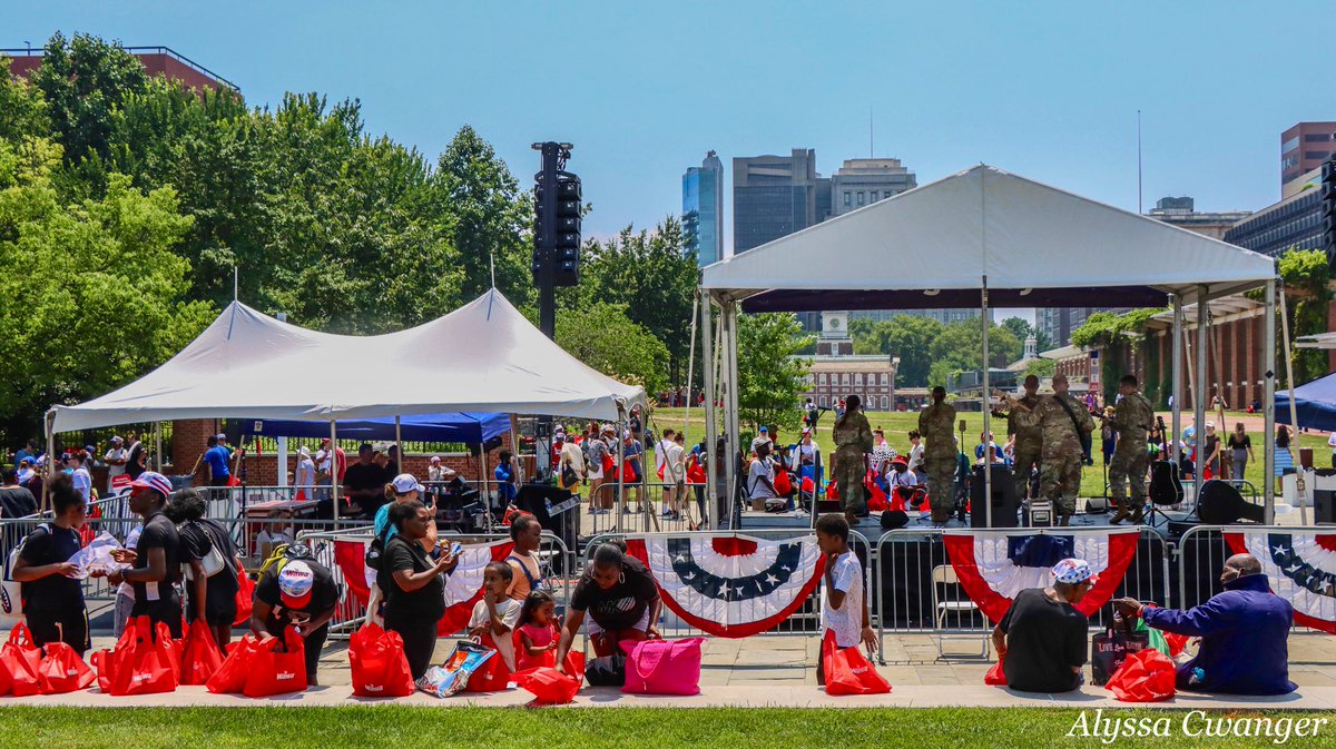 cwanger_alyssa's tweet image. Keeping cool today at Wawa Hoagie Day at Independence Mall! @Wawa @July4thPhilly @ConstitutionCtr @INDEPENDENCENHP @6abcWeather @visitphilly @CecilyTynan @6abcadamjoseph @PaytonDomschke @PHLVisitorCntr @discoverPHL @eats_philly @EaterPhilly @CanonUSA