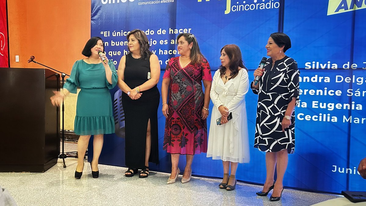 georginart's tweet photo. Felicidades a #CincoRadio por los 18 años del programa @cinco_mujeres 

Un abrazo con admiración a la Sra. Silvia de Julián que ha dirigido este espacio con inteligencia, sensibilidad y compromiso.

¡Por muchos años más de diálogo, pensamiento y presencia femenina en los medios! https://t.co/AGy4pR0Qys