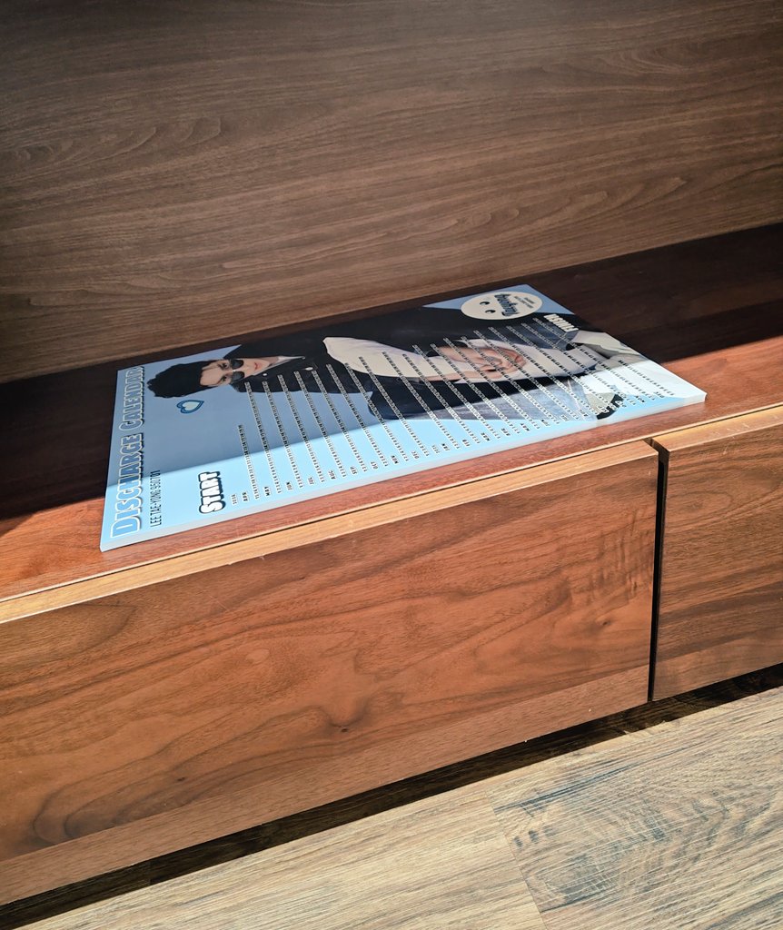 テヨンさん🌹のセンイルイベント本日からです💚✨🥳
昨年の誕生日特典だったゴムシンカレンダー(除隊カウントダウンカレンダー)を無料で配布いたします🙆🏻‍♀️残りわずかですが除隊を楽しみながらカウントダウンしてください😄
シズニの皆さまご来店お待ちしております🫡🫶